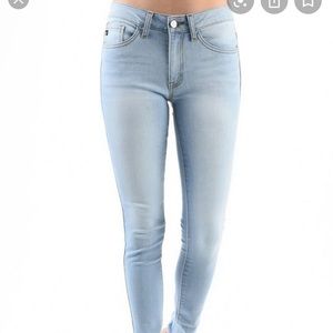 Kan Can mid rise light wash skinny jeans